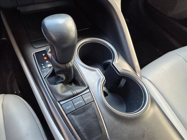 Used 2022 Toyota Camry SE w/ Convenience Package FWD image 11