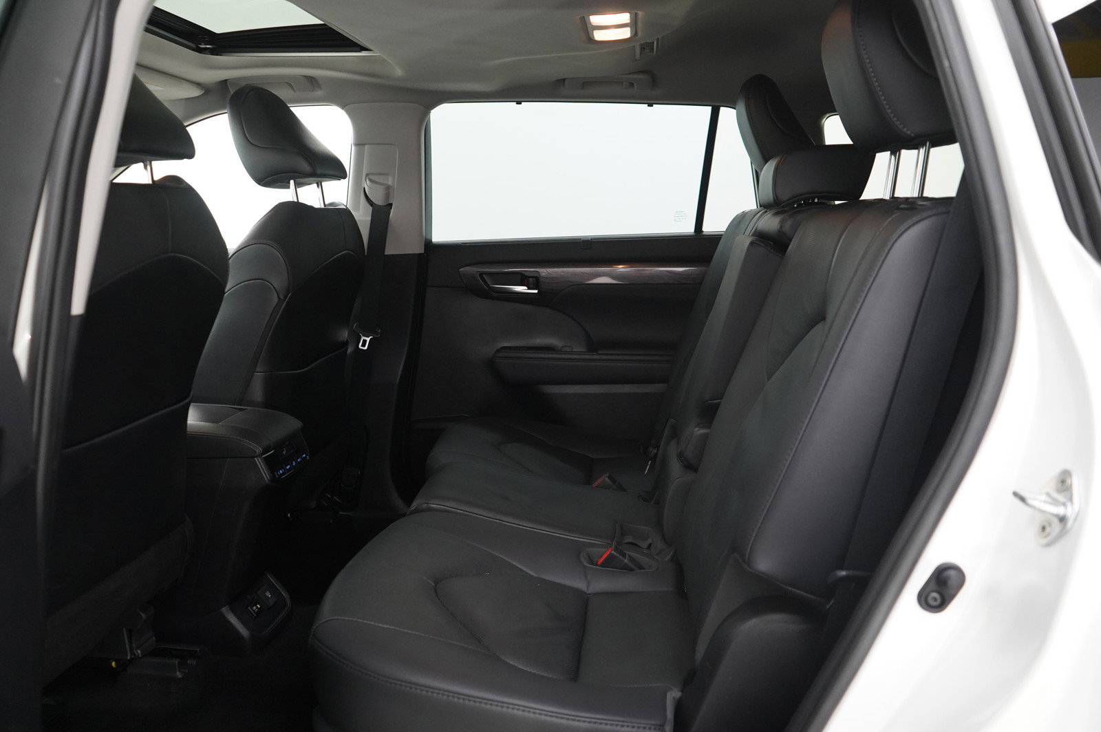 Used 2020 Toyota Highlander Limited image 13