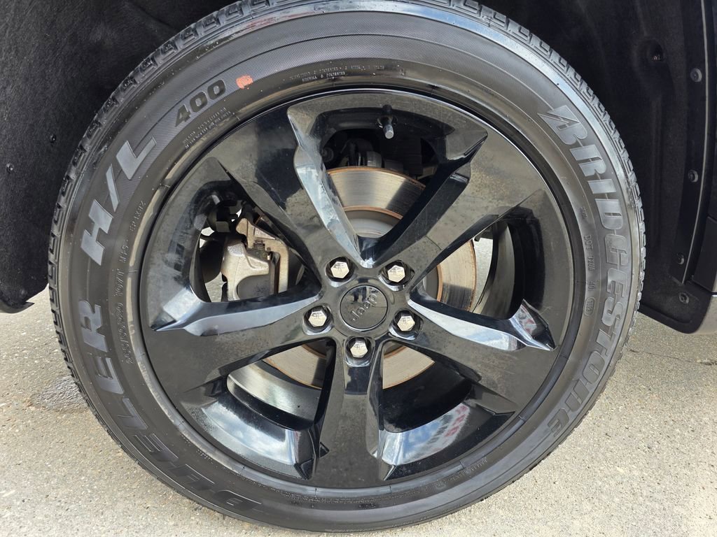 Used 2023 Jeep Grand Cherokee L Laredo RWD image 23