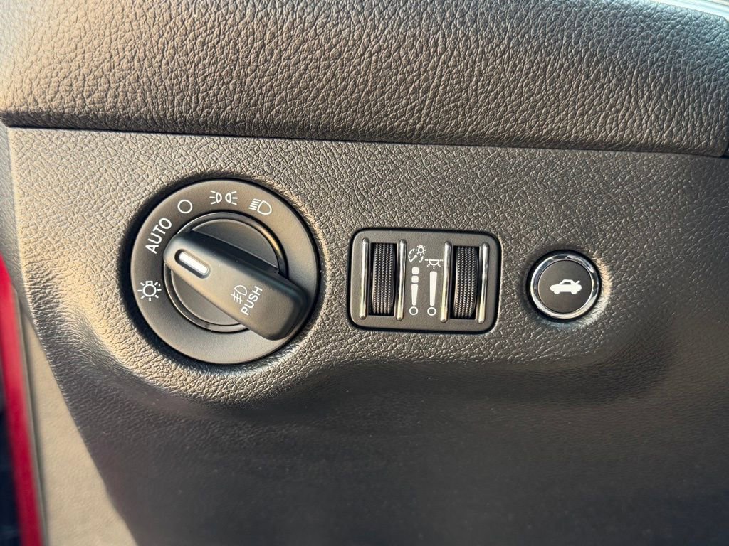 Used 2020 Dodge Challenger SXT w/ Driver Convenience Group RWD image 26
