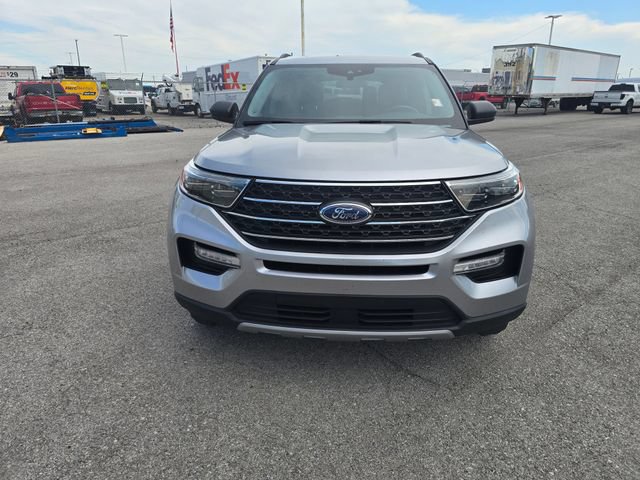 Used 2024 Ford Explorer XLT w/ Equipment Group 202A AWD/4WD image 9