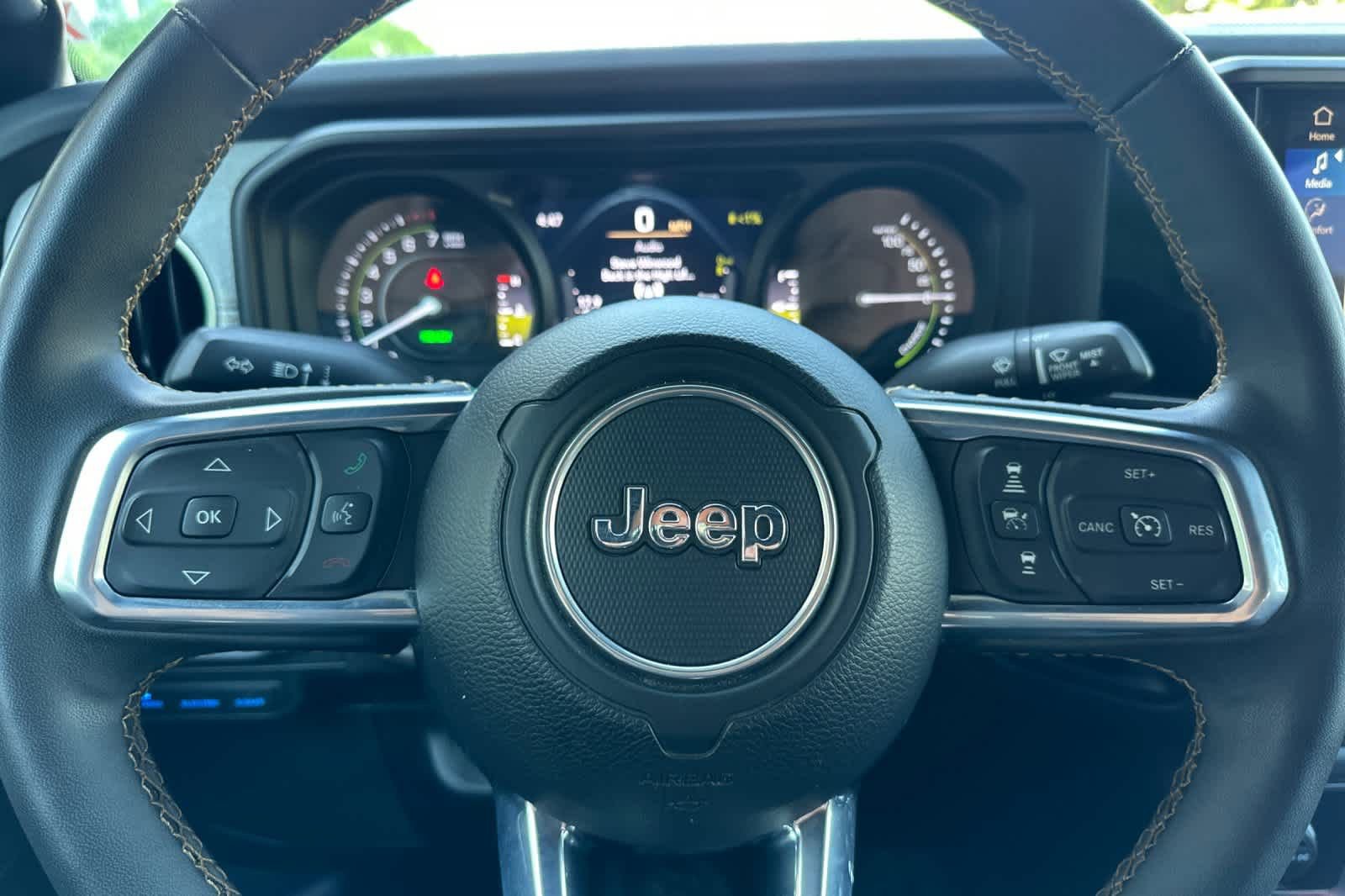 Used 2024 Jeep Wrangler Unlimited Sahara AWD/4WD image 23