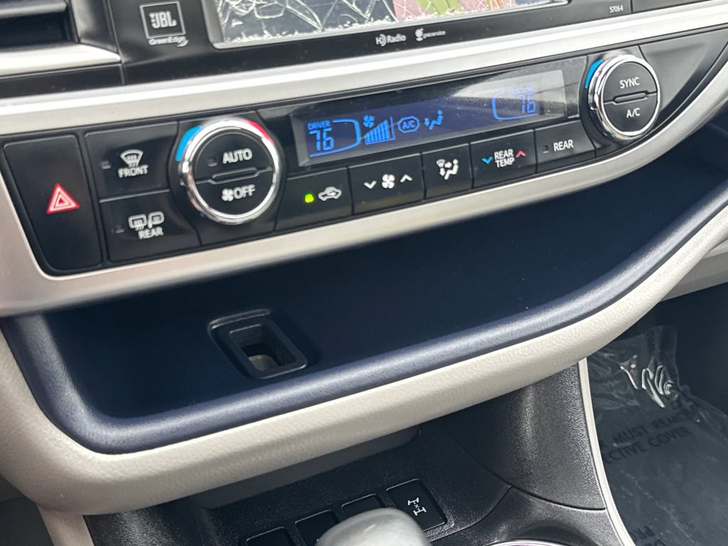 Used 2015 Toyota Highlander Limited AWD/4WD image 24