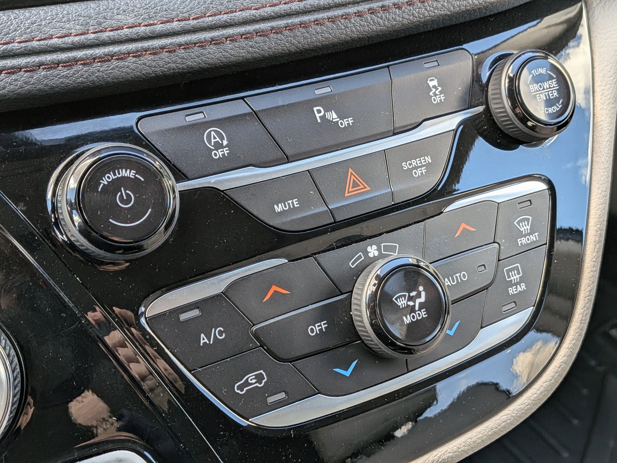 Used 2020 Chrysler Pacifica Limited FWD image 27