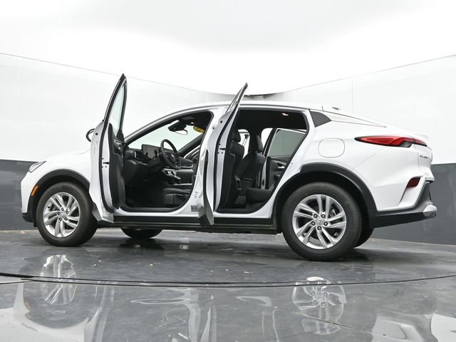 Used 2025 Buick Envista Preferred image 70