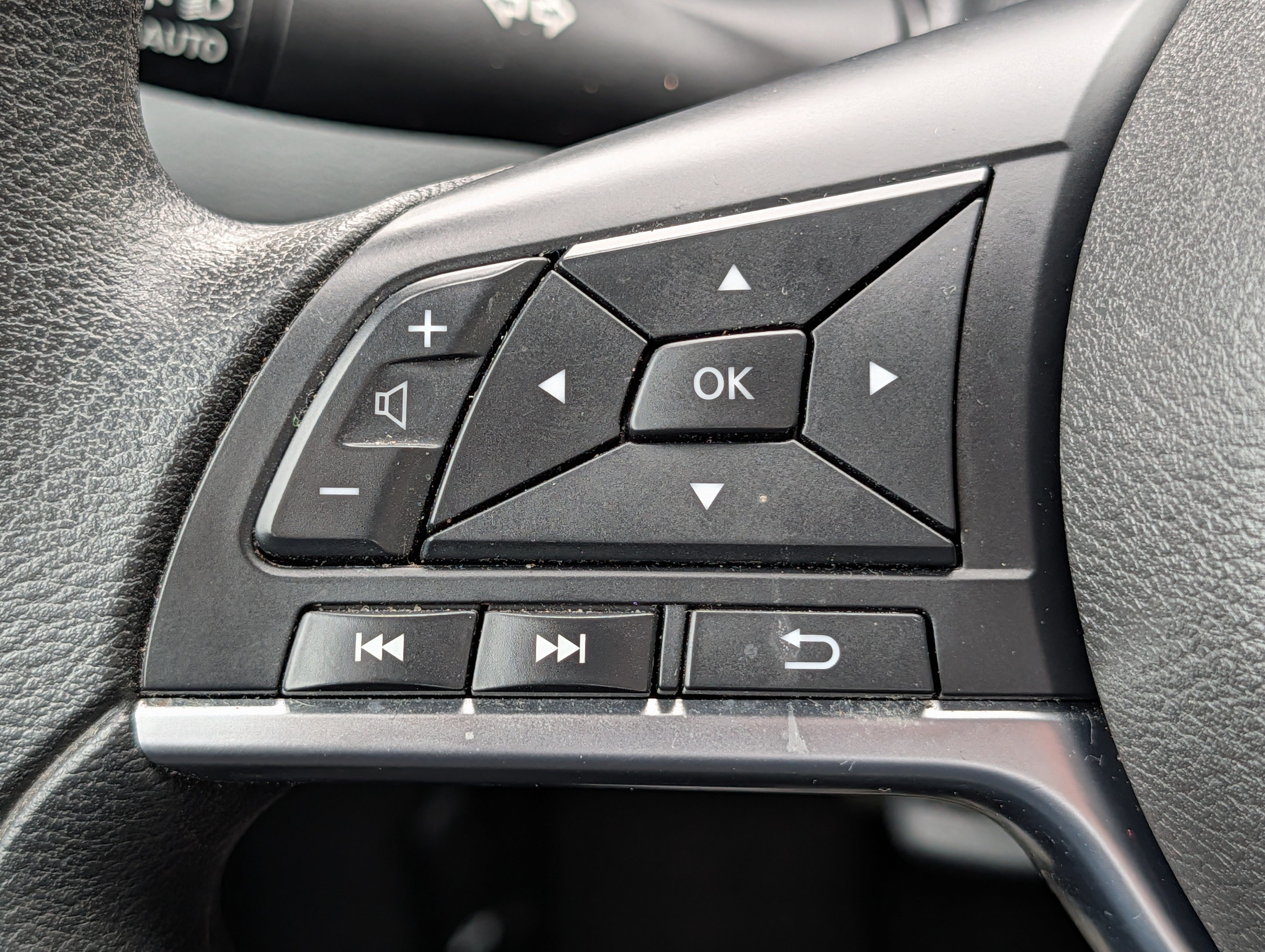 Used 2024 Nissan Sentra SV FWD image 32