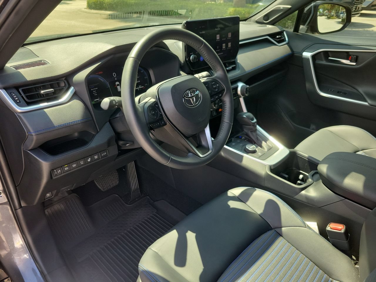 Used 2024 Toyota RAV4 XSE AWD/4WD image 16