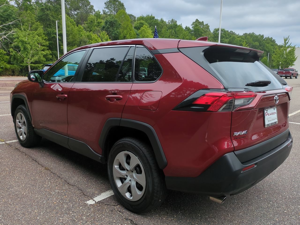 Used 2022 Toyota RAV4 LE FWD image 6