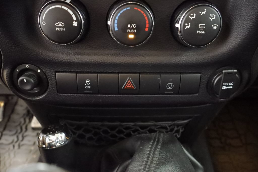 Used 2015 Jeep Wrangler Rubicon AWD/4WD image 26