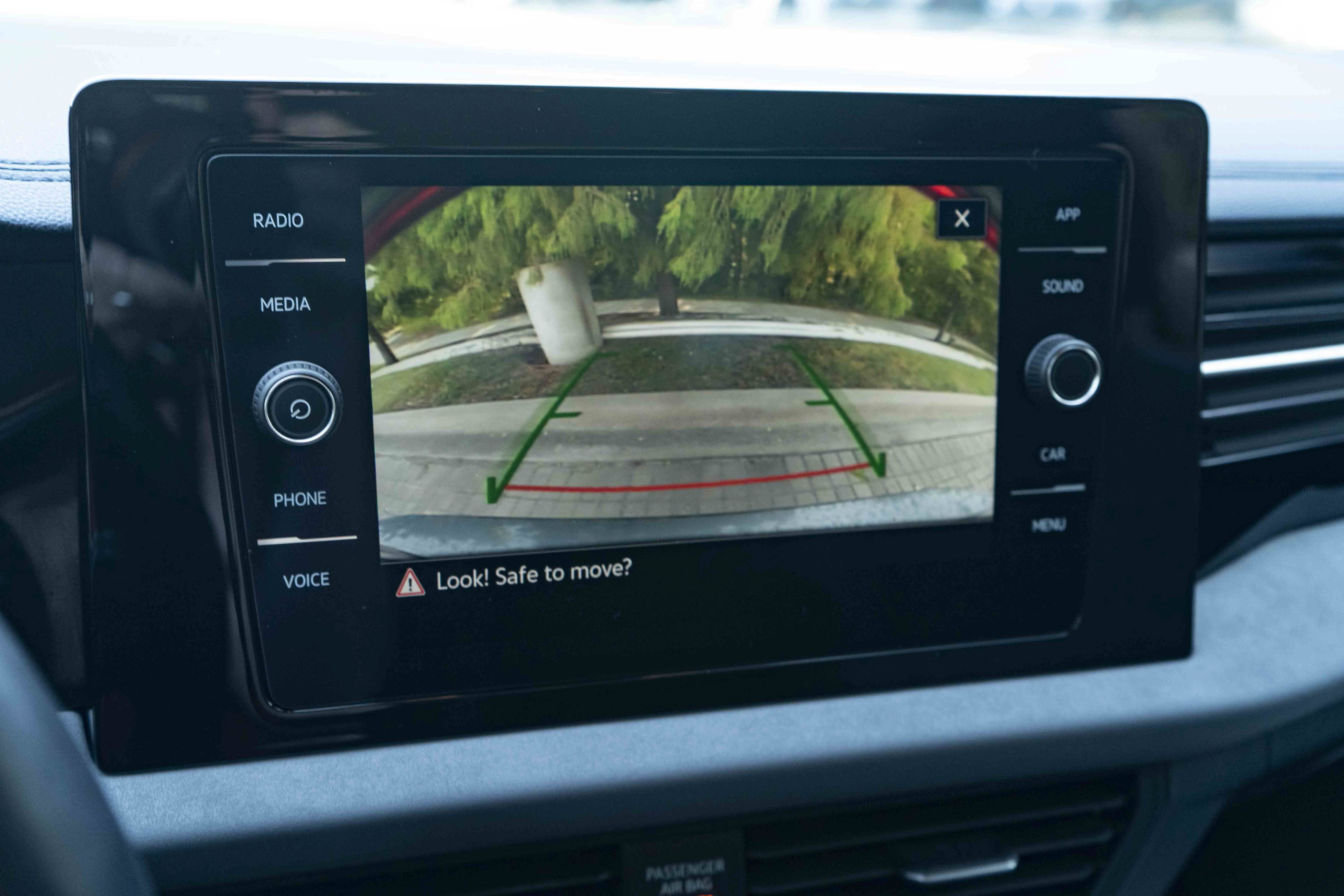 Certified 2025 Volkswagen Jetta SE w/ Sunroof Package FWD image 28
