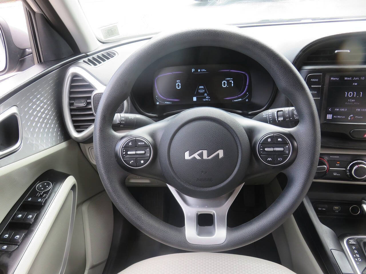 Used 2023 Kia Soul LX w/ LX Technology Package FWD image 14