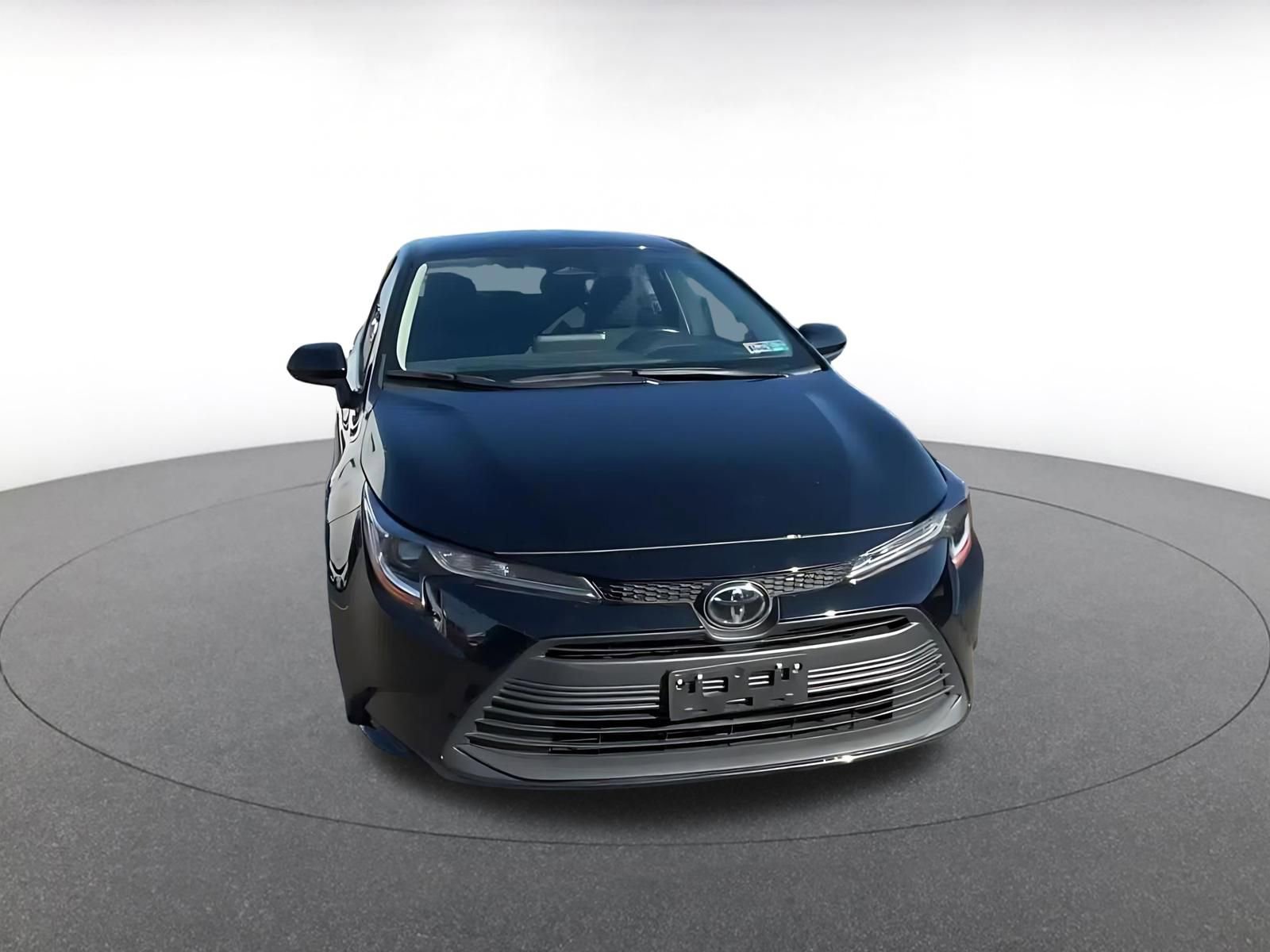 Used 2025 Toyota Corolla LE FWD image 5