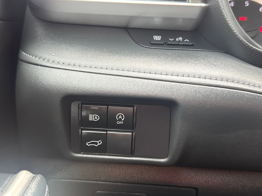 Used 2024 Toyota Highlander LE image 32