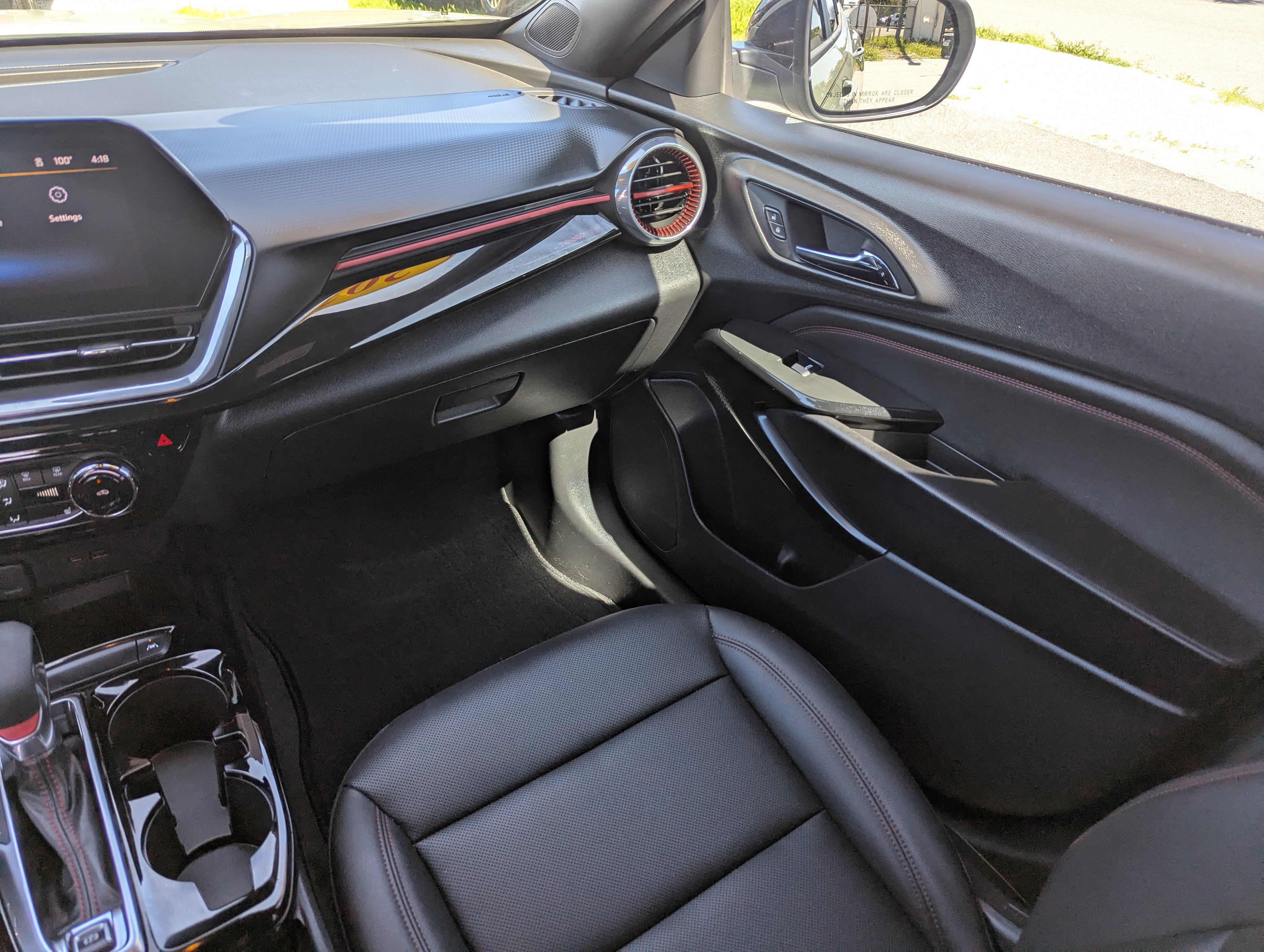 Certified 2024 Chevrolet Trax RS w/ Sunroof Package FWD image 16