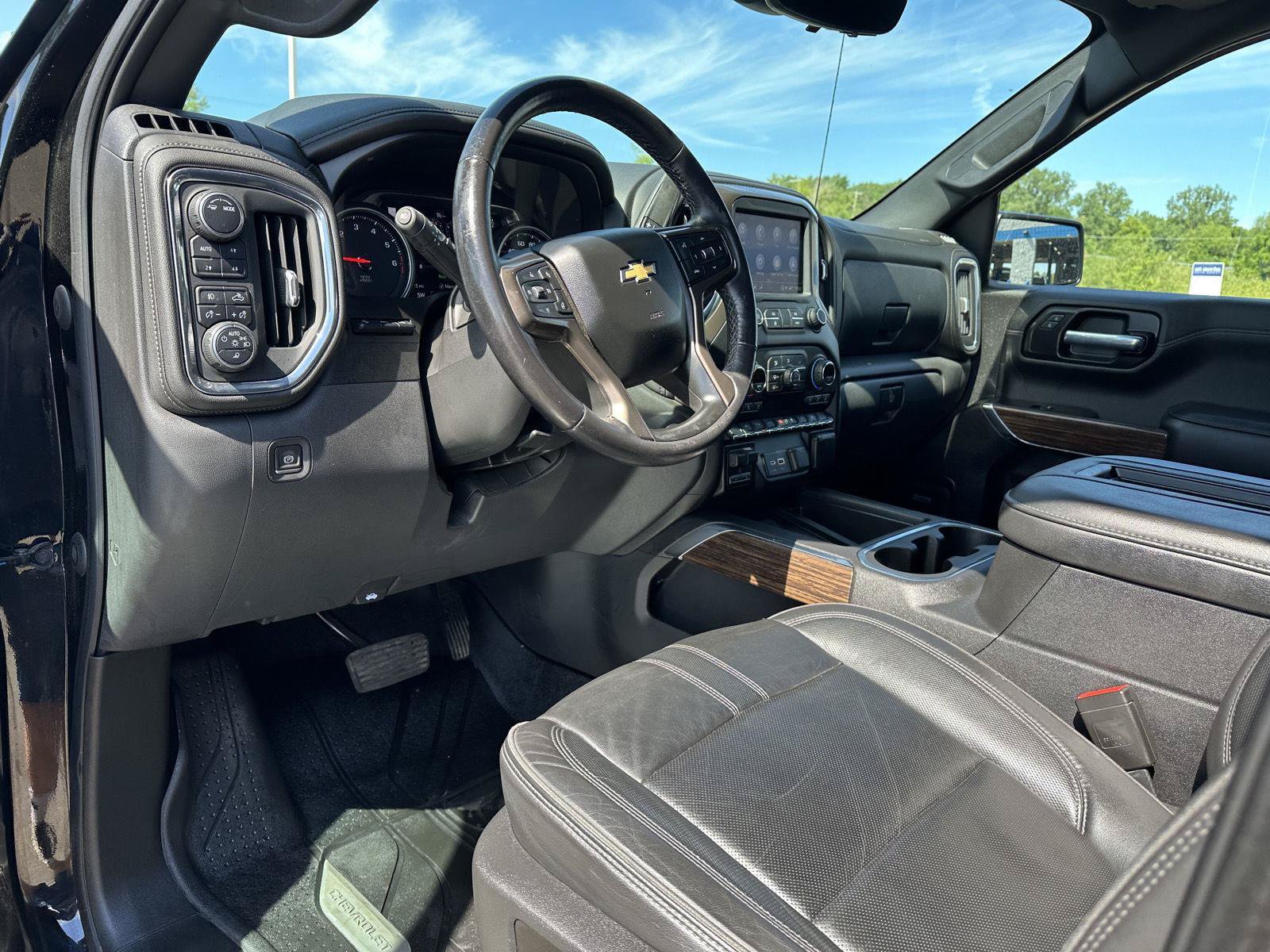 Used 2021 Chevrolet Silverado 1500 High Country w/ Technology Package AWD/4WD image 21