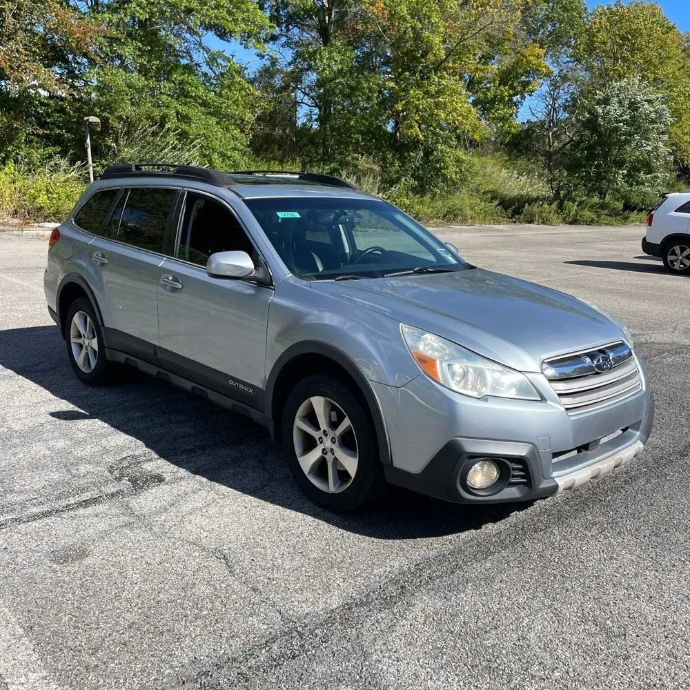 Used 2013 Subaru Outback 2.5i Limited AWD/4WD image 12