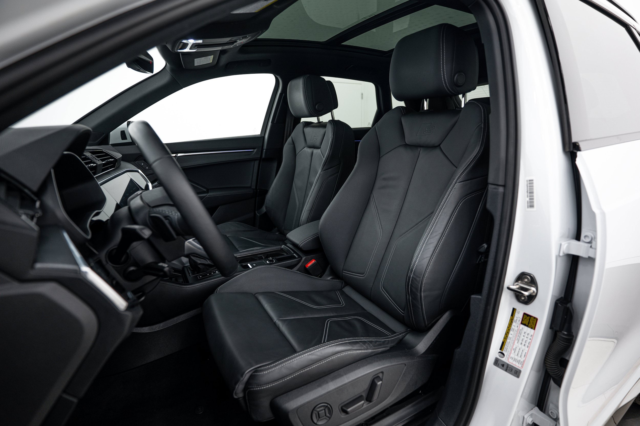 Certified 2023 Audi Q3 2.0T Premium Plus w/ Premium Plus Package AWD/4WD image 15