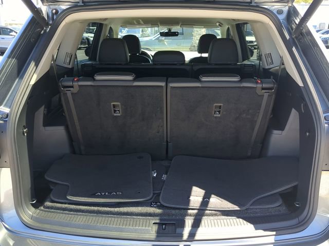 Used 2023 Volkswagen Atlas SE w/ Black Wheel Package image 8
