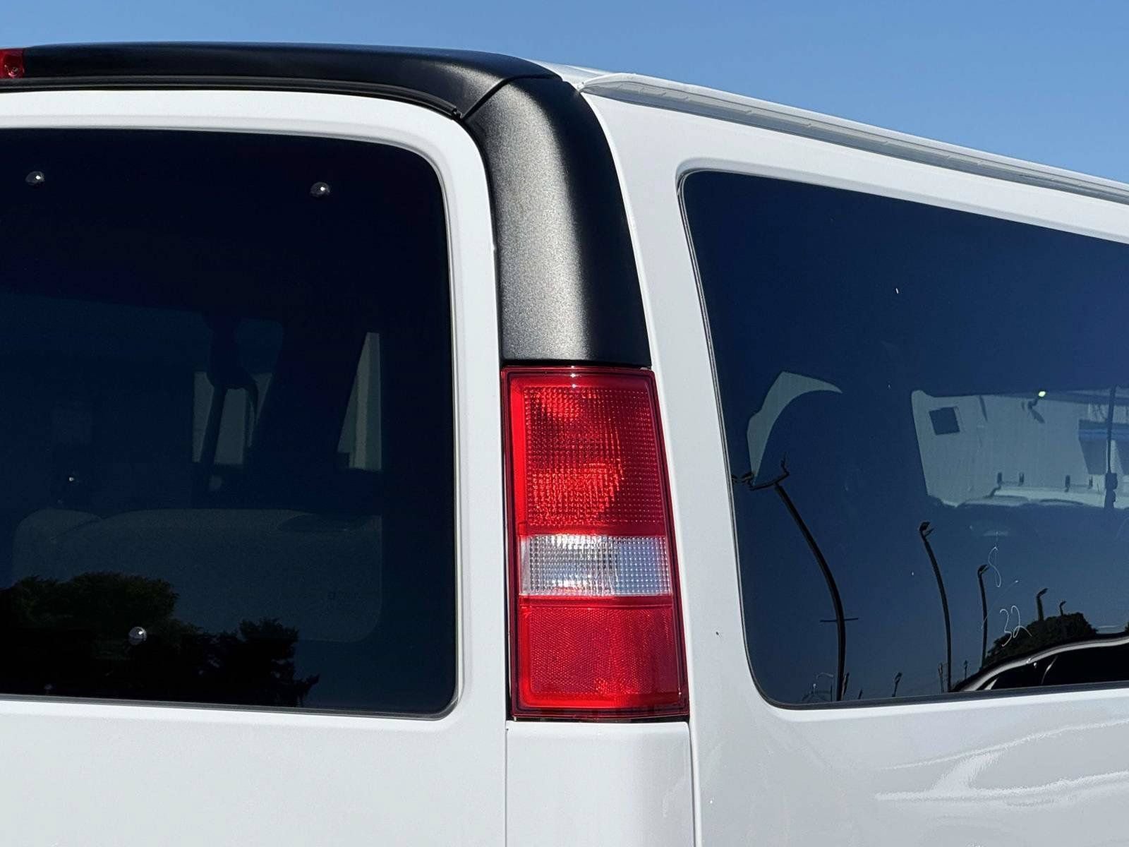 Used 2025 Chevrolet Express 3500 LT w/ LT Preferred Equipment Group RWD image 7