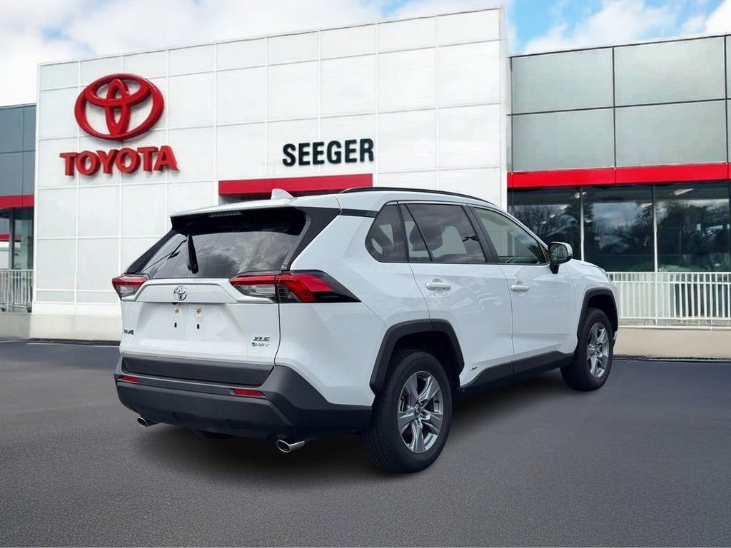 Used 2025 Toyota RAV4 XLE AWD/4WD image 5