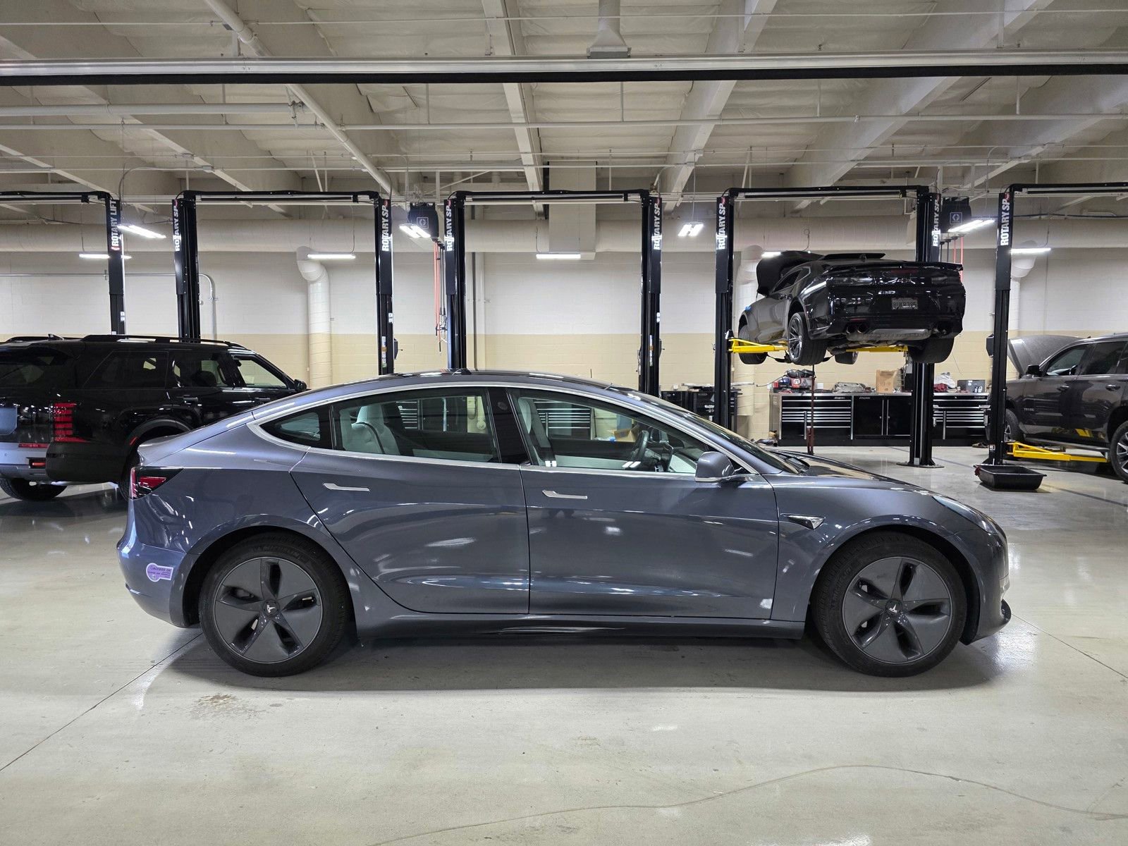 Used 2019 Tesla Model 3 Standard Range Plus image 8