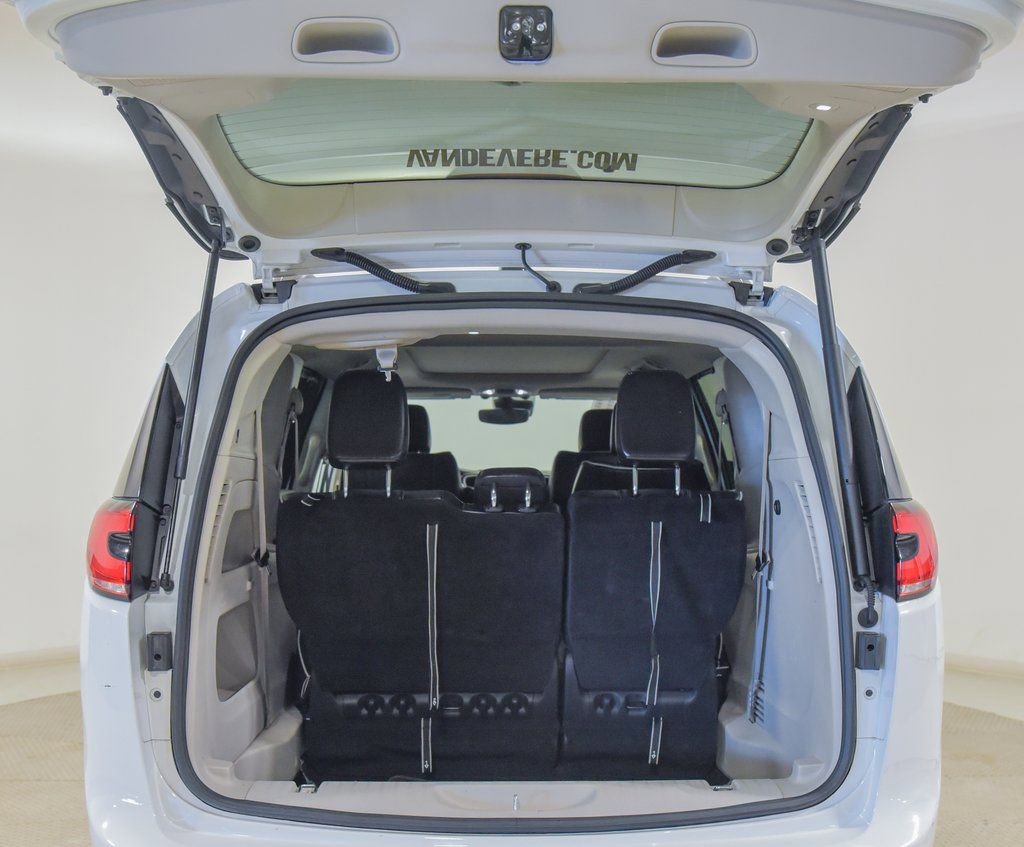 Used 2023 Chrysler Pacifica Limited image 14