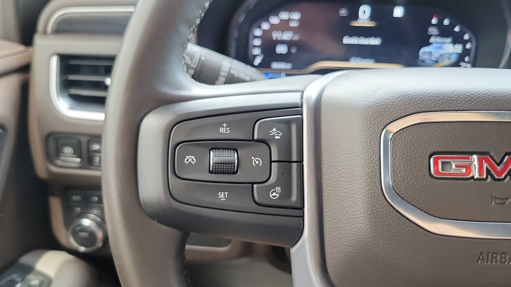 Used 2024 GMC Yukon XL SLT w/ SLT Luxury Package AWD/4WD image 20