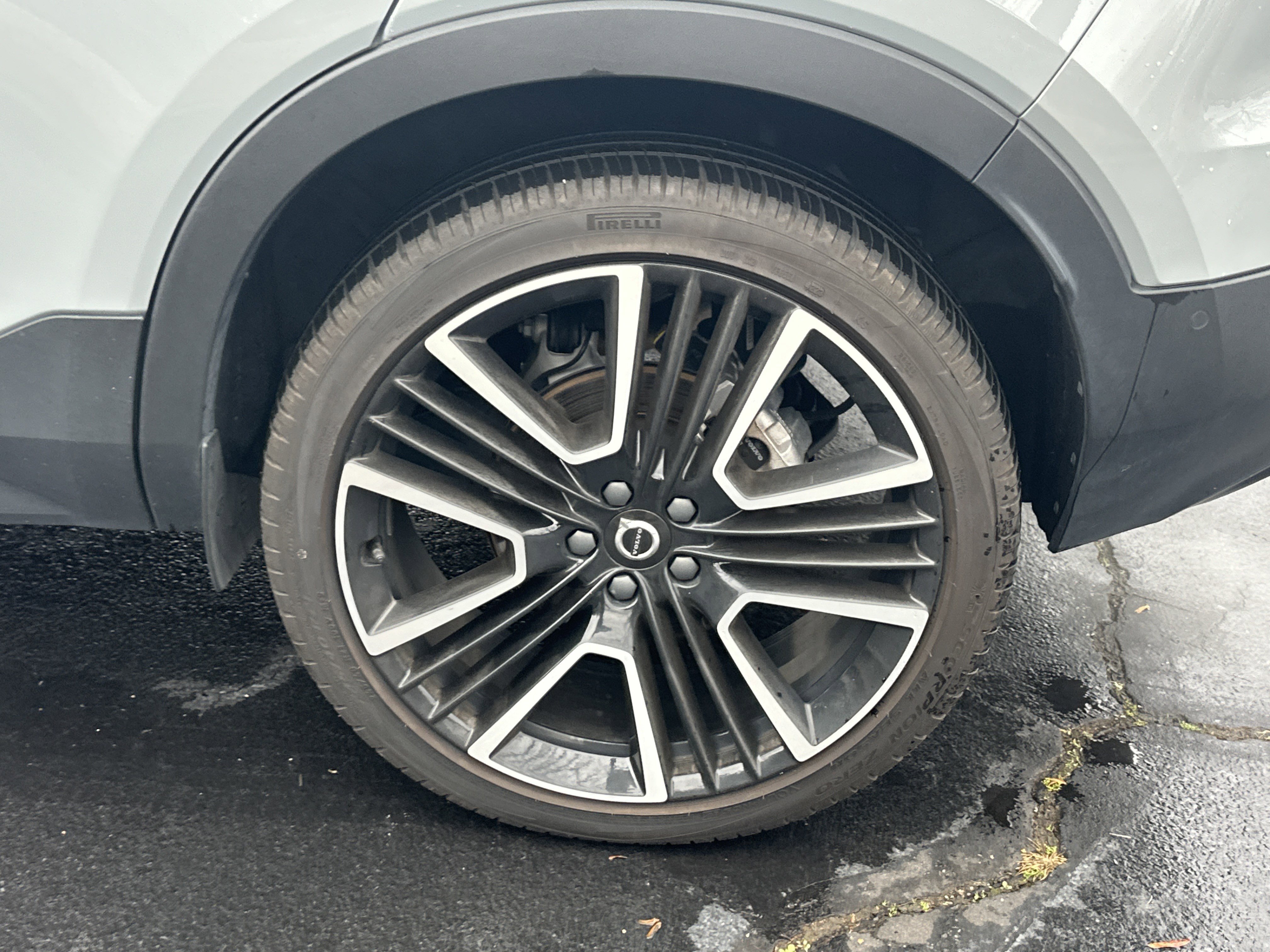 Used 2025 Volvo XC40 B5 Ultra image 21