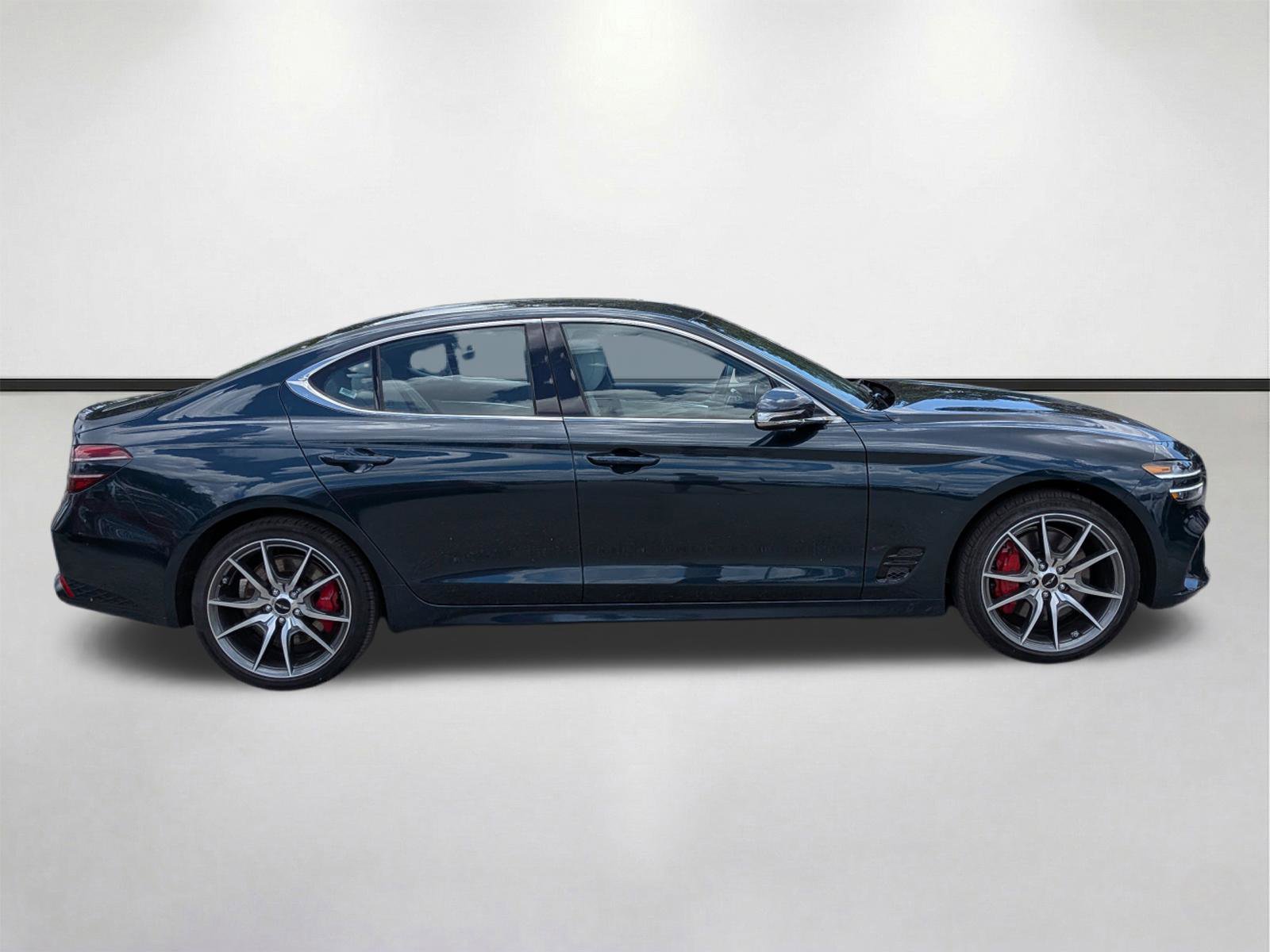Used 2025 Genesis G70 2.5T RWD image 3