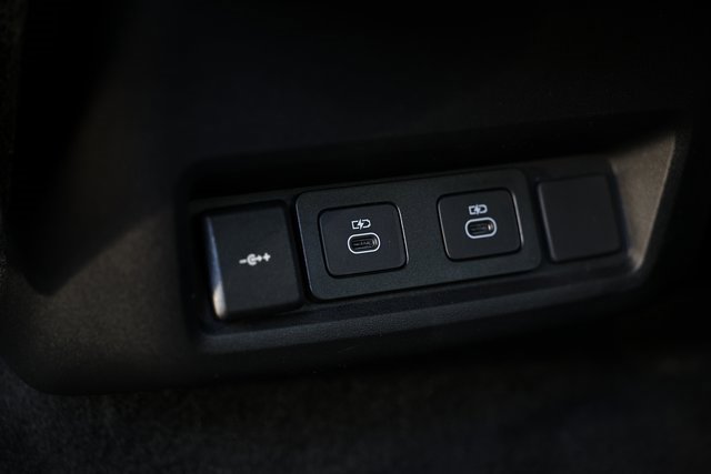 New 2025 Land Rover Discovery Metropolitan Edition image 33