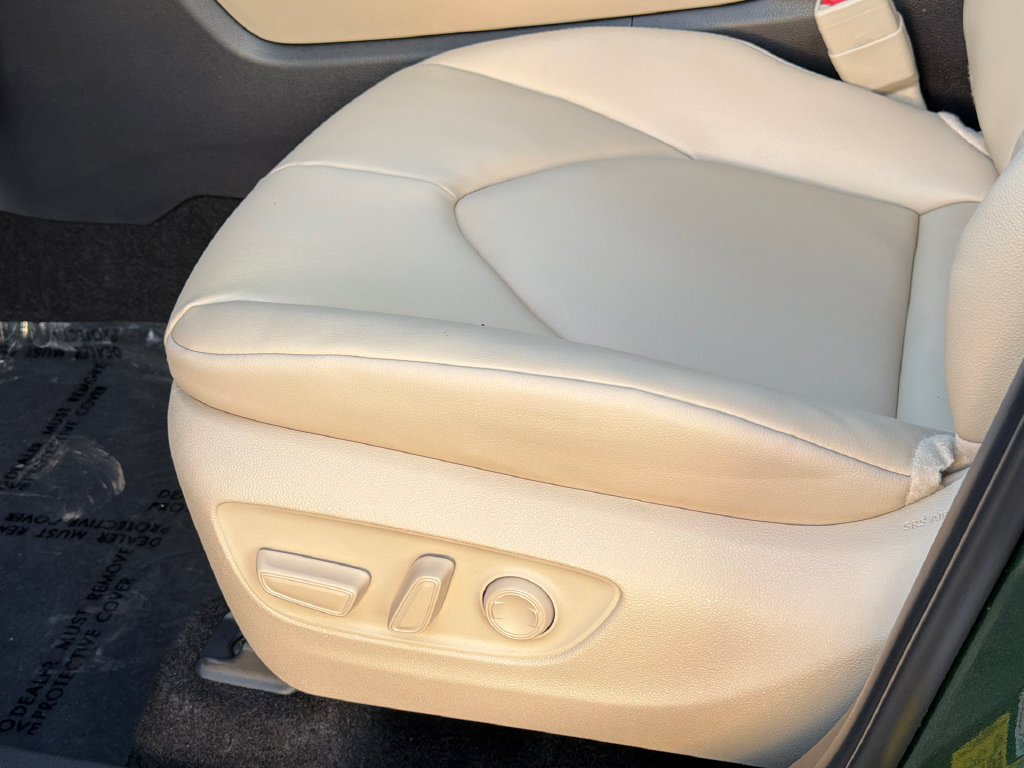 Used 2025 Toyota Highlander XLE AWD/4WD image 25