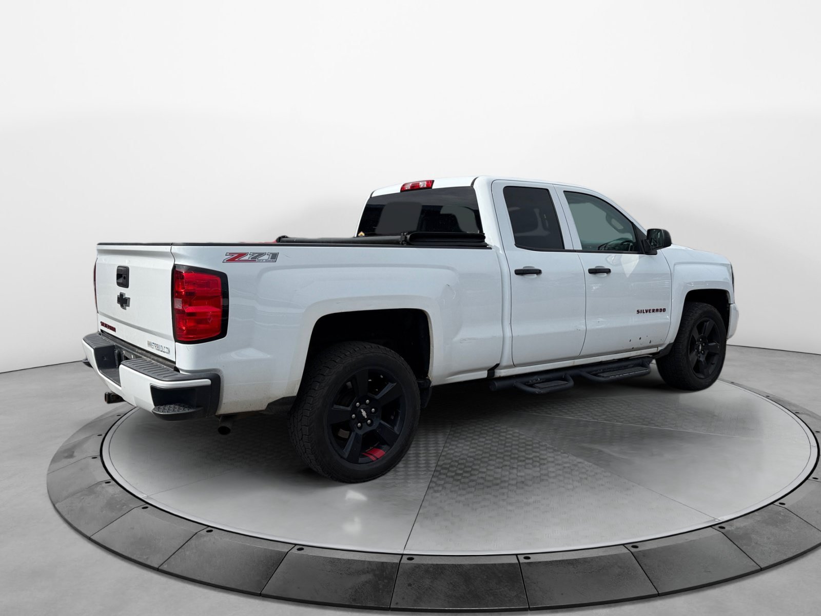 Used 2017 Chevrolet Silverado 1500 LT w/ Redline Edition AWD/4WD image 5