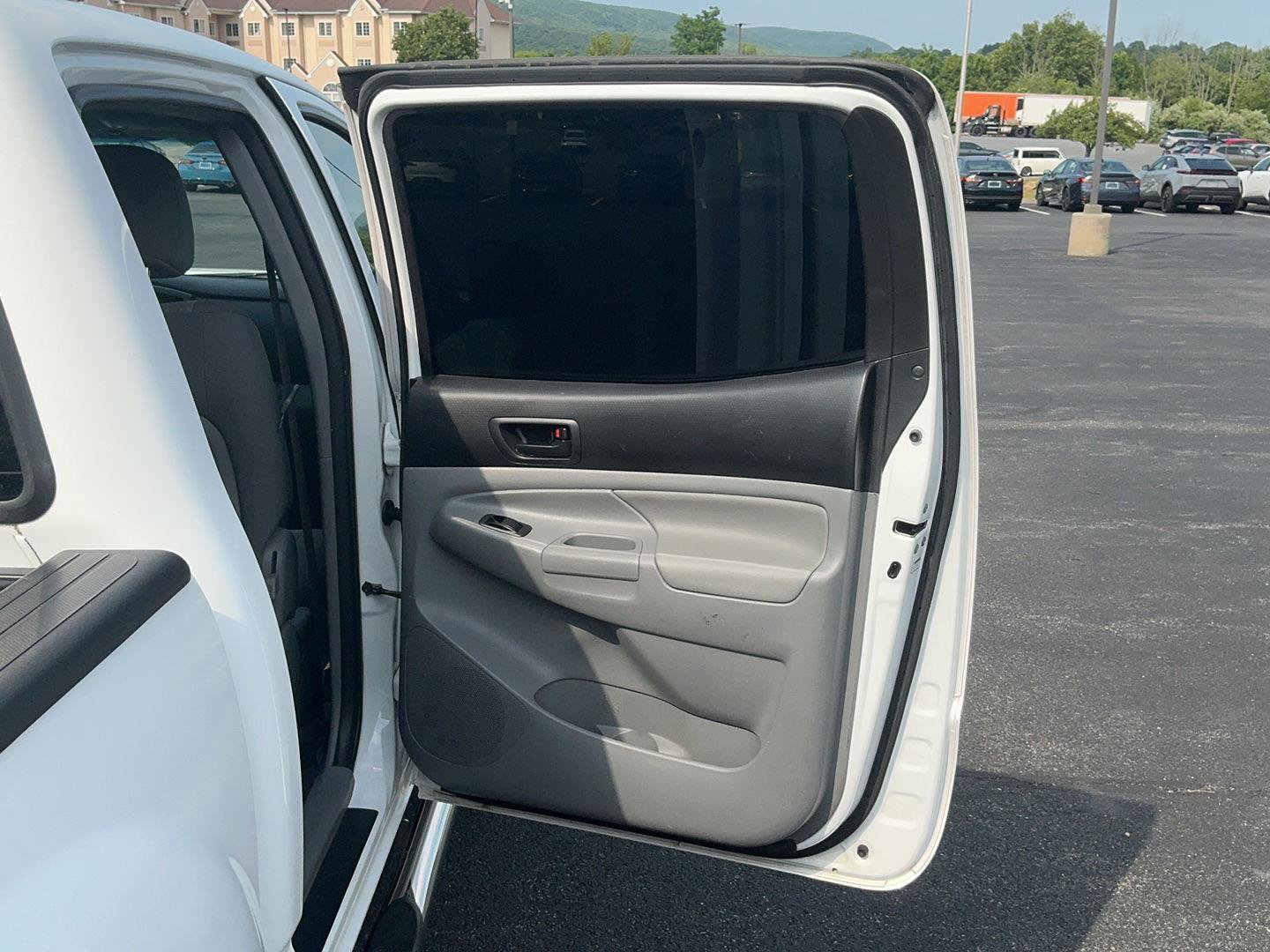 Used 2014 Toyota Tacoma 4x4 Double Cab w/ Convenience Package image 28