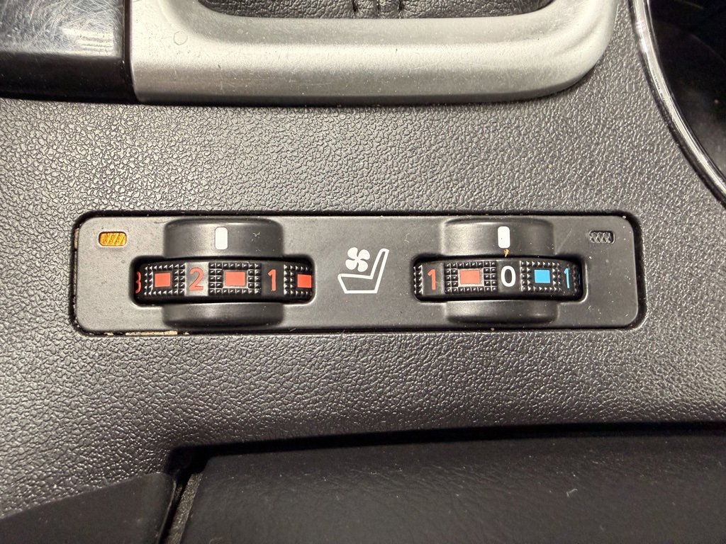 Used 2018 Toyota Highlander Limited Platinum image 32