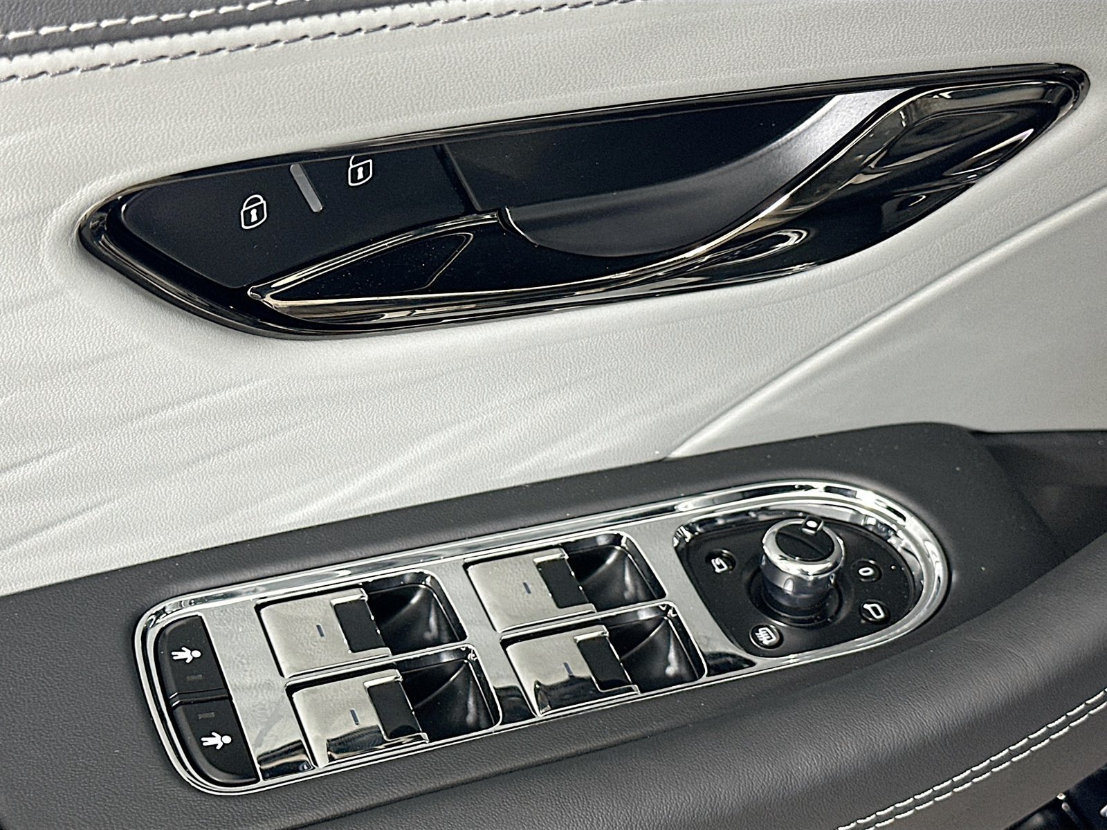 New 2026 Bentley Flying Spur V8 AWD/4WD image 19