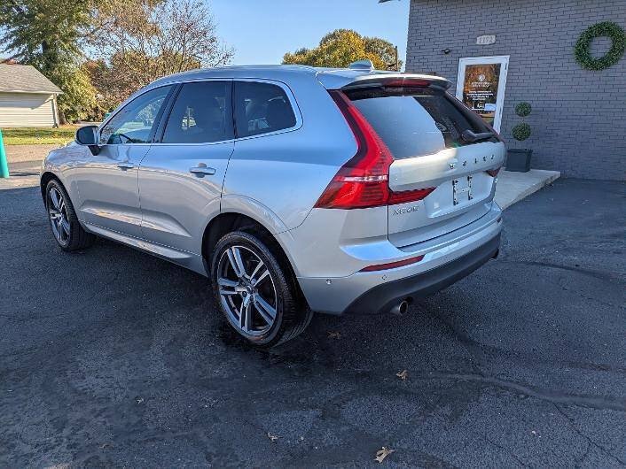 Used 2018 Volvo XC60 T5 Momentum w/ Vision Package AWD/4WD image 4