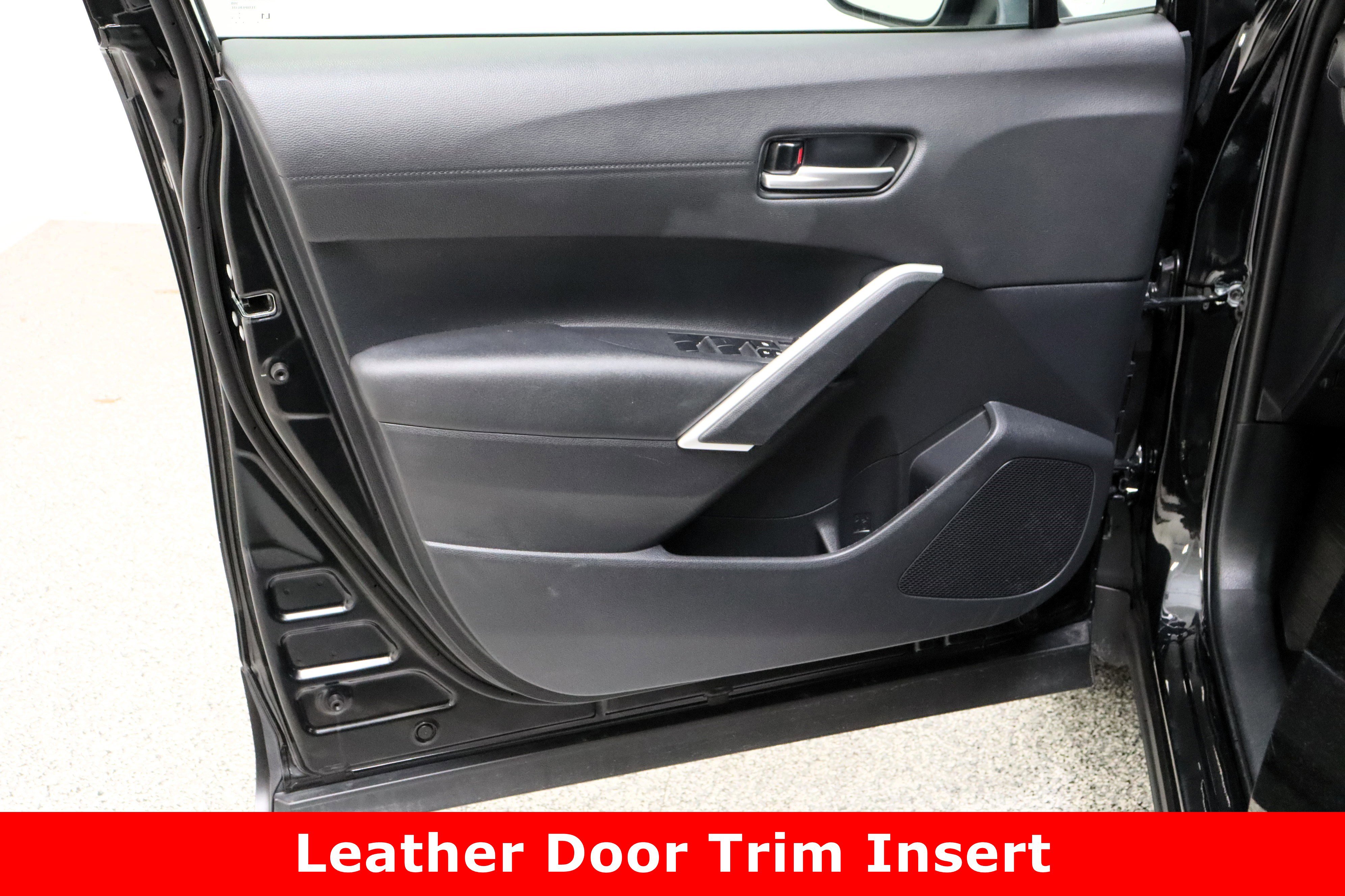 Used 2025 Toyota Corolla Cross XLE image 12