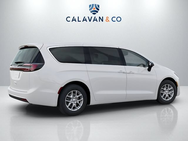 New 2027 Chrysler Pacifica Select FWD image 6