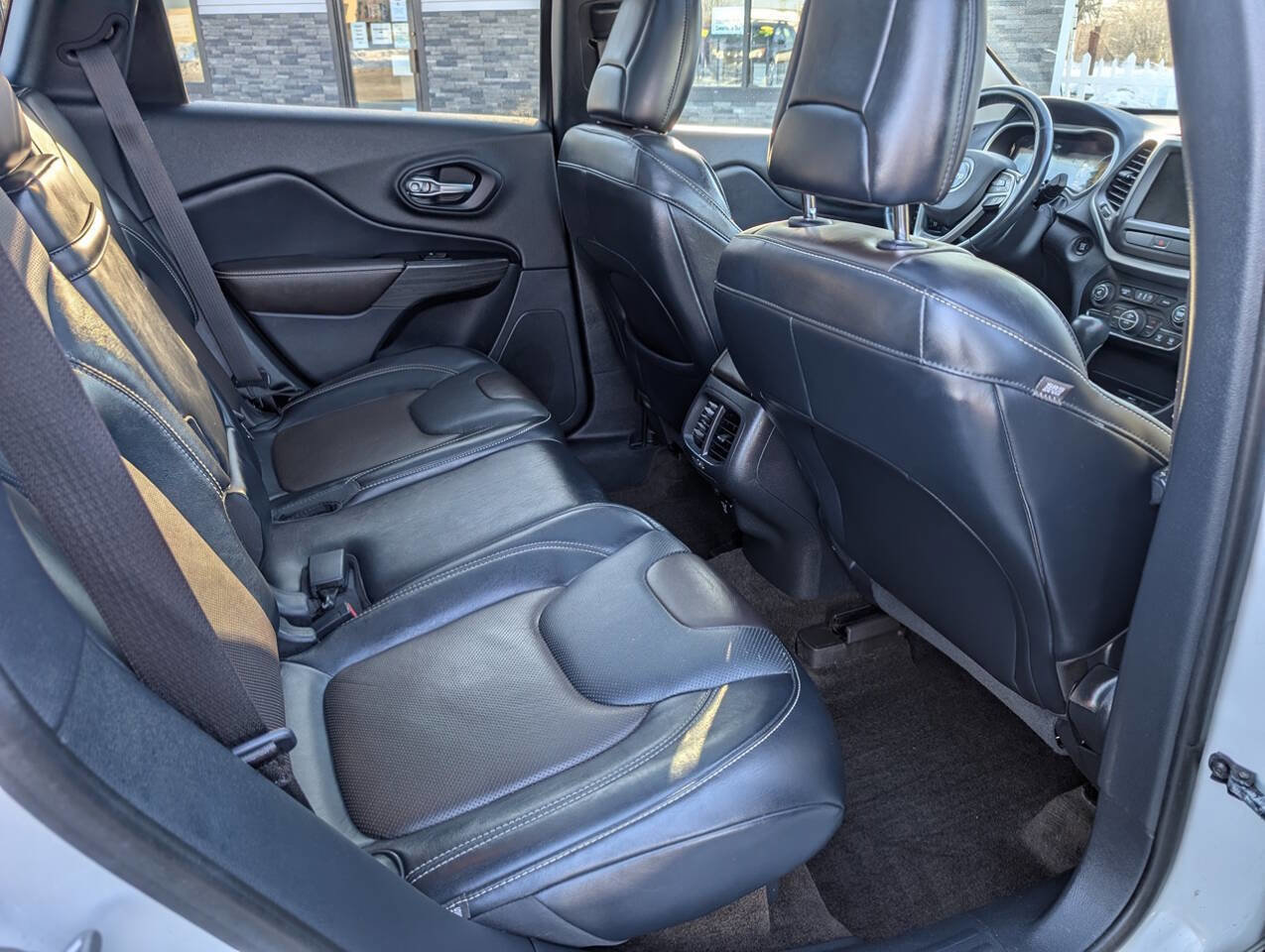 Used 2015 Jeep Cherokee Limited w/ Luxury Group image 26