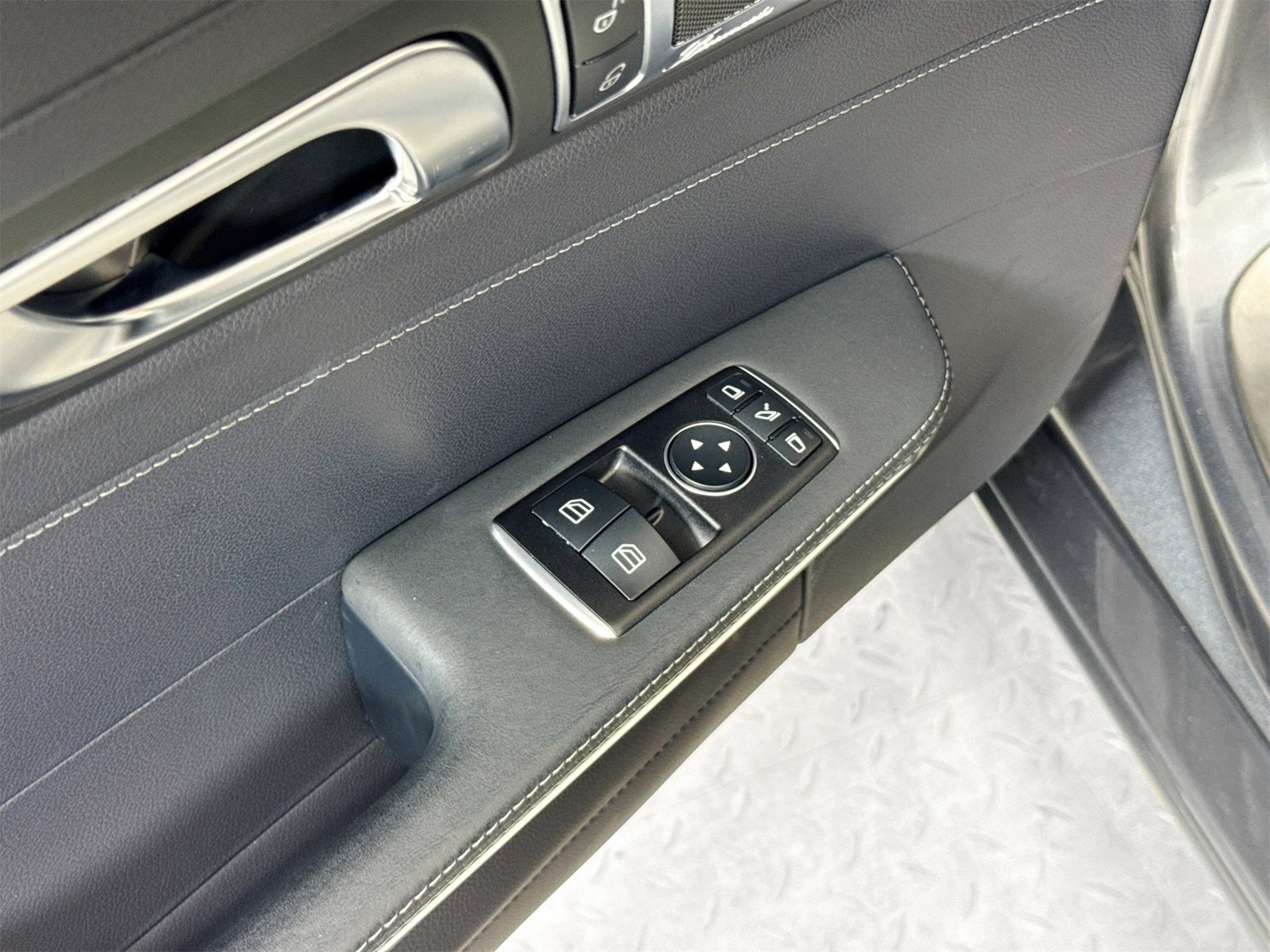 Used 2018 Mercedes-Benz AMG GT S image 16