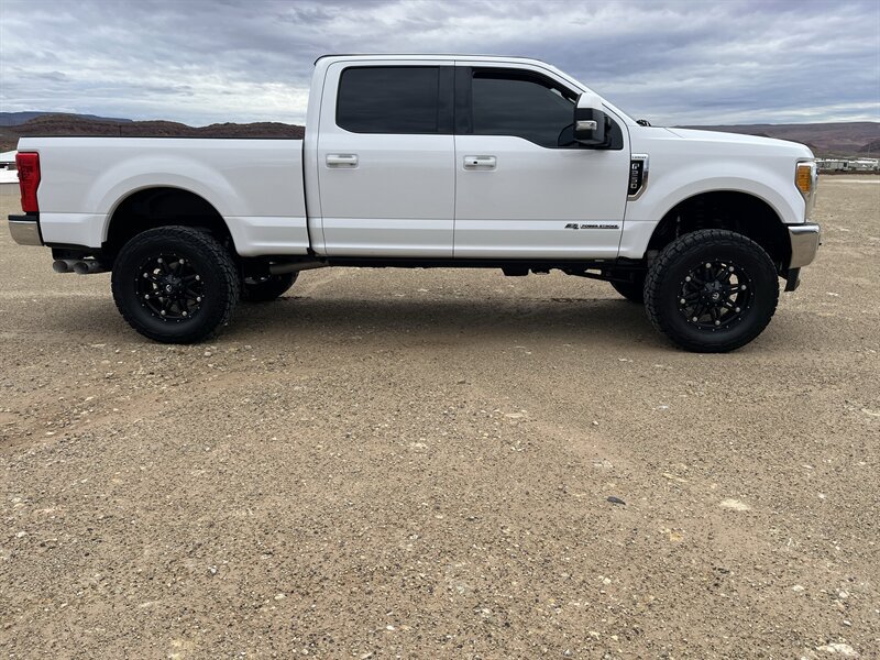 Used 2017 Ford F250 Lariat w/ Lariat Ultimate Package AWD/4WD image 2