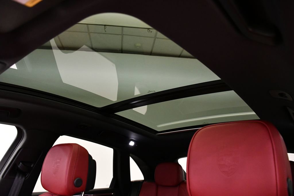 Used 2025 Porsche Macan Turbo image 16