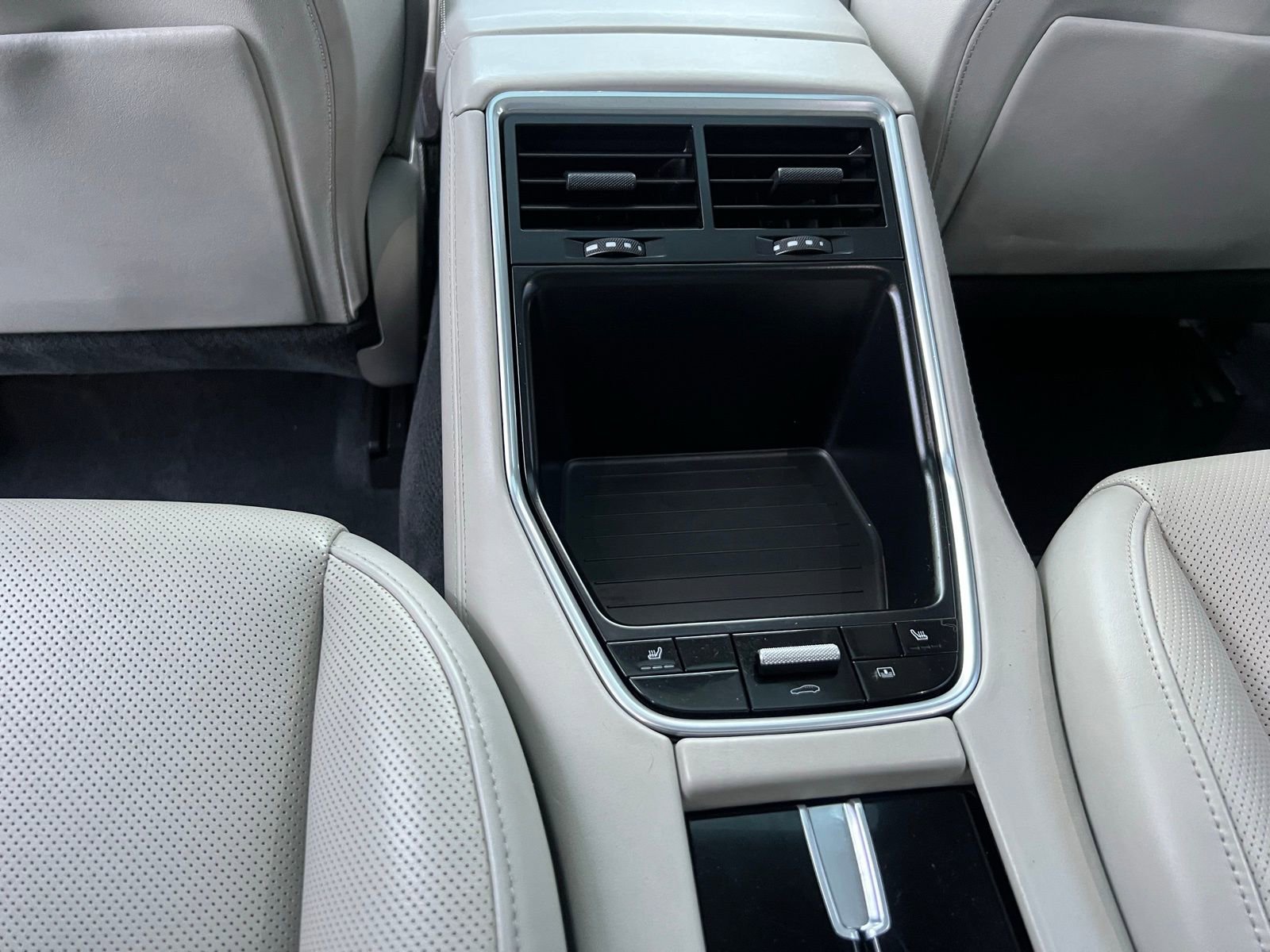 Used 2019 Porsche Panamera 4S image 28