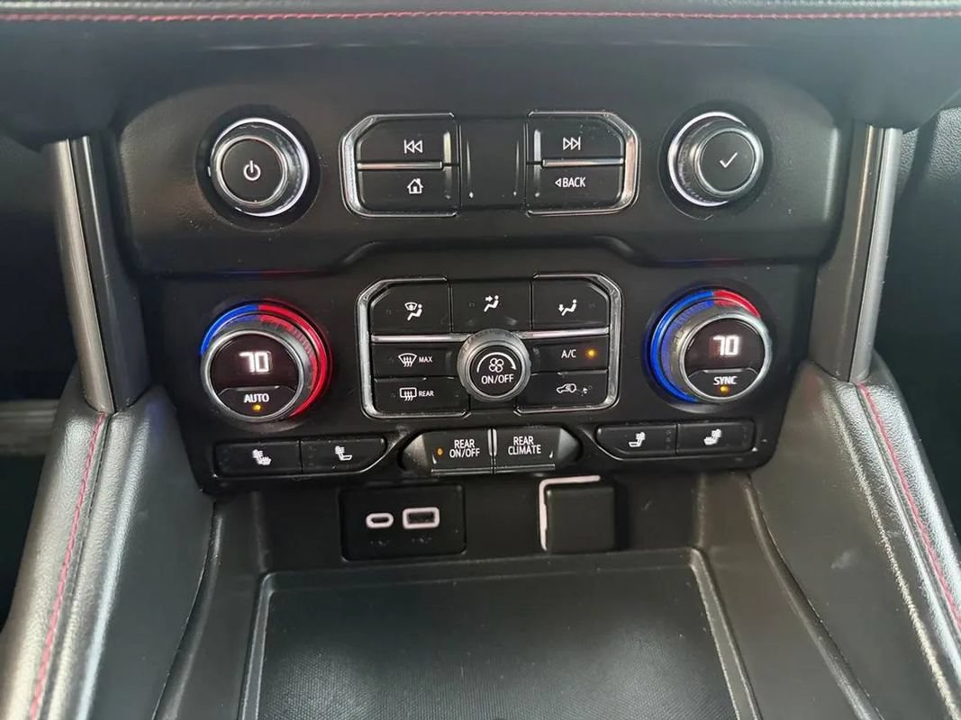 Used 2021 Chevrolet Suburban RST RWD image 20