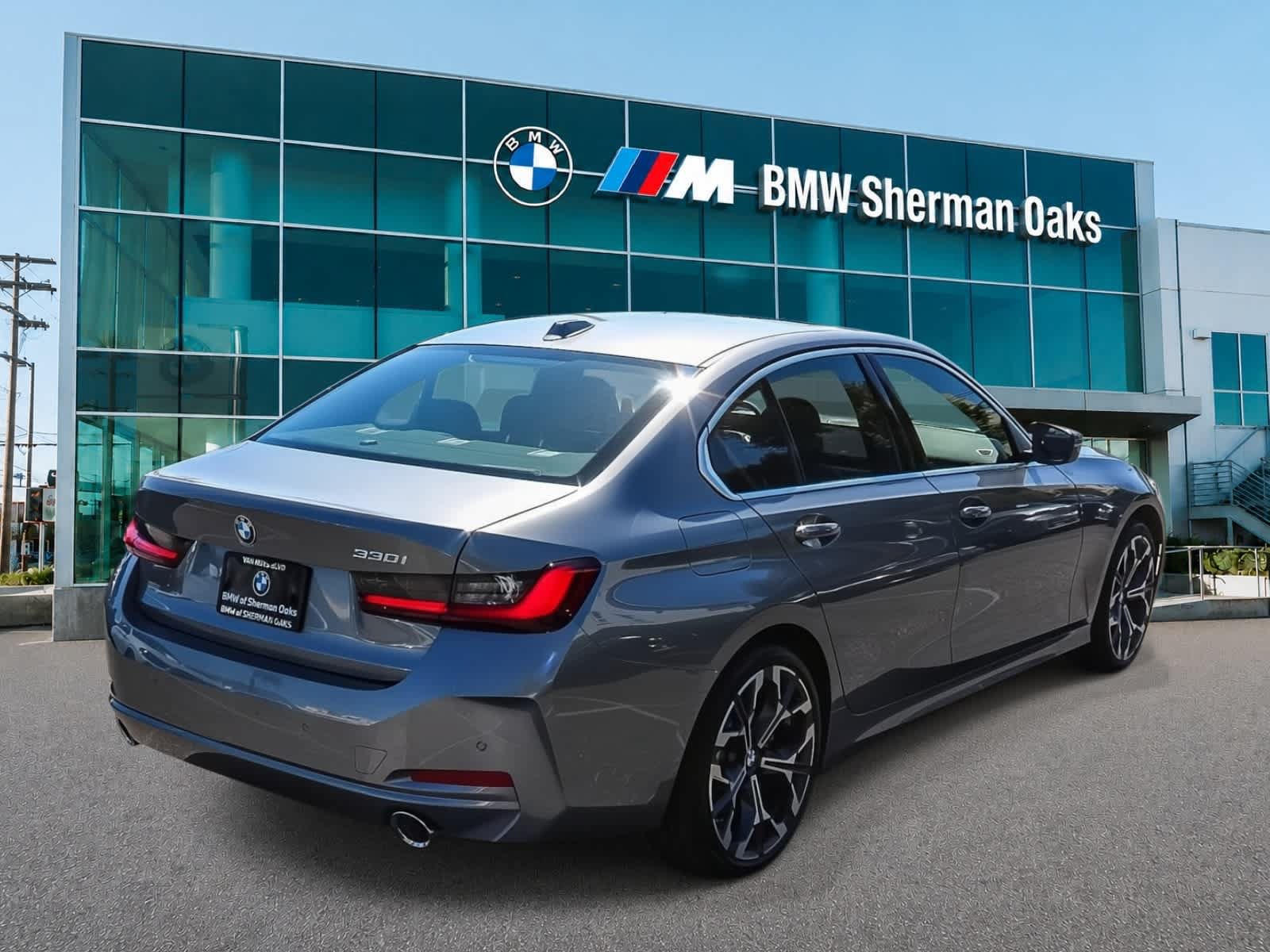 New 2026 BMW 330i Sedan w/ Convenience Package RWD image 4