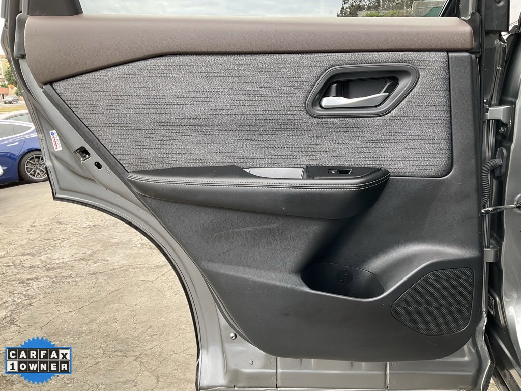 Used 2021 Nissan Rogue SV image 46