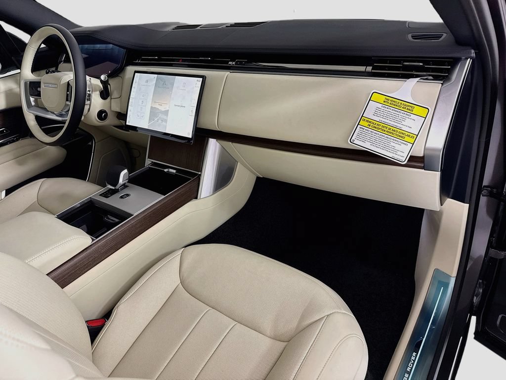 New 2026 Land Rover Range Rover Long Wheelbase SE AWD/4WD image 18