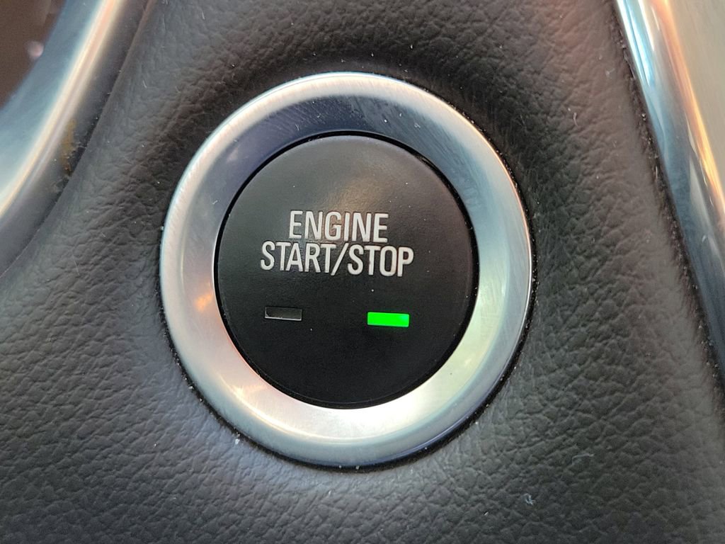Used 2018 Chevrolet Traverse Premier w/ Driver Confidence II Package FWD image 32