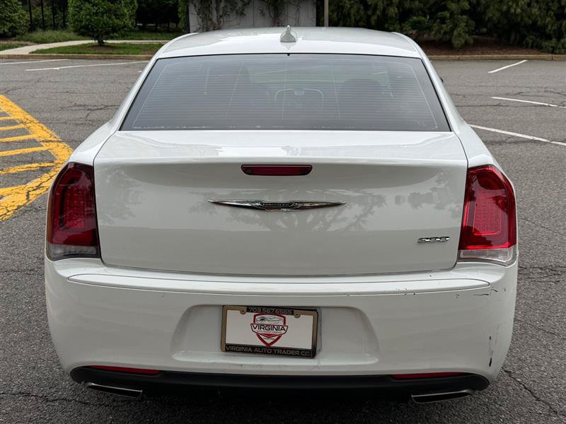 Used 2019 Chrysler 300 Touring w/ Sport Appearance Package RWD image 8