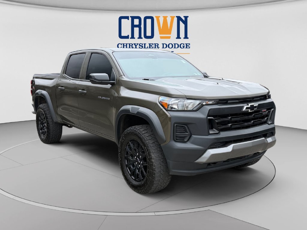 Used 2024 Chevrolet Colorado Trail Boss w/ Advanced Trailering Package AWD/4WD image 1